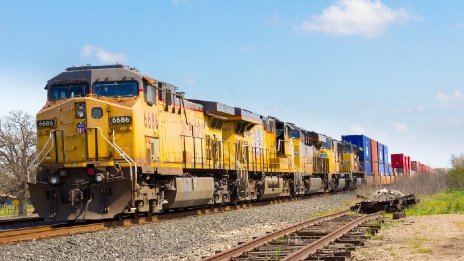 UP boosts intermodal service with new Houston connections, Phoenix ramp